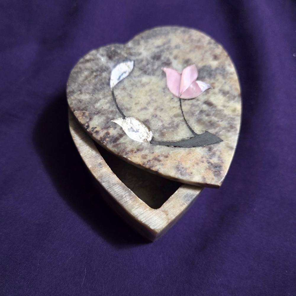 Heart-Shaped Stone Jewelry Box with Pink Floral Design